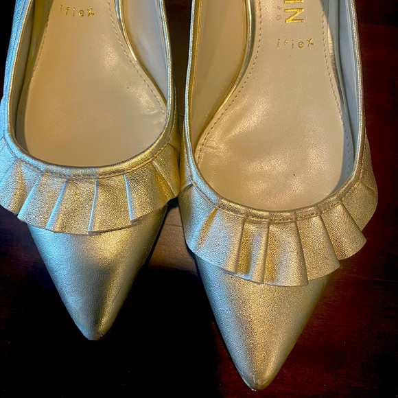 Ann Klein kit heel gold sling back shoes - Picture 2 of 6